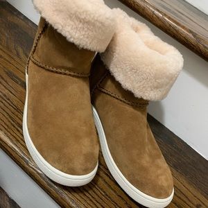 UGG mika boot size 9.5 new in box